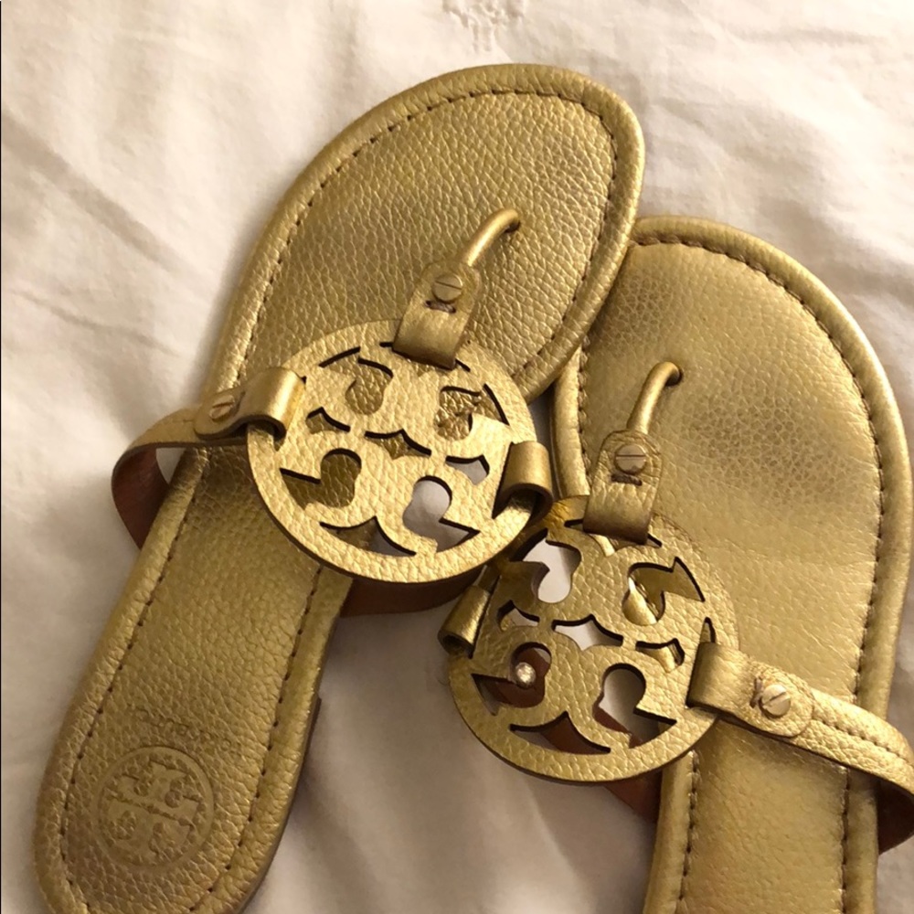 TORY BURCH GOLD SANDALS SIZE 8